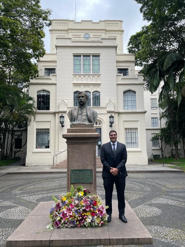 Dr. Camilo Partezani Helito passa no concurso para Professor Livre Docente do Departamento de Ortopedia e Traumatologia da Faculdade de Medicina da USP